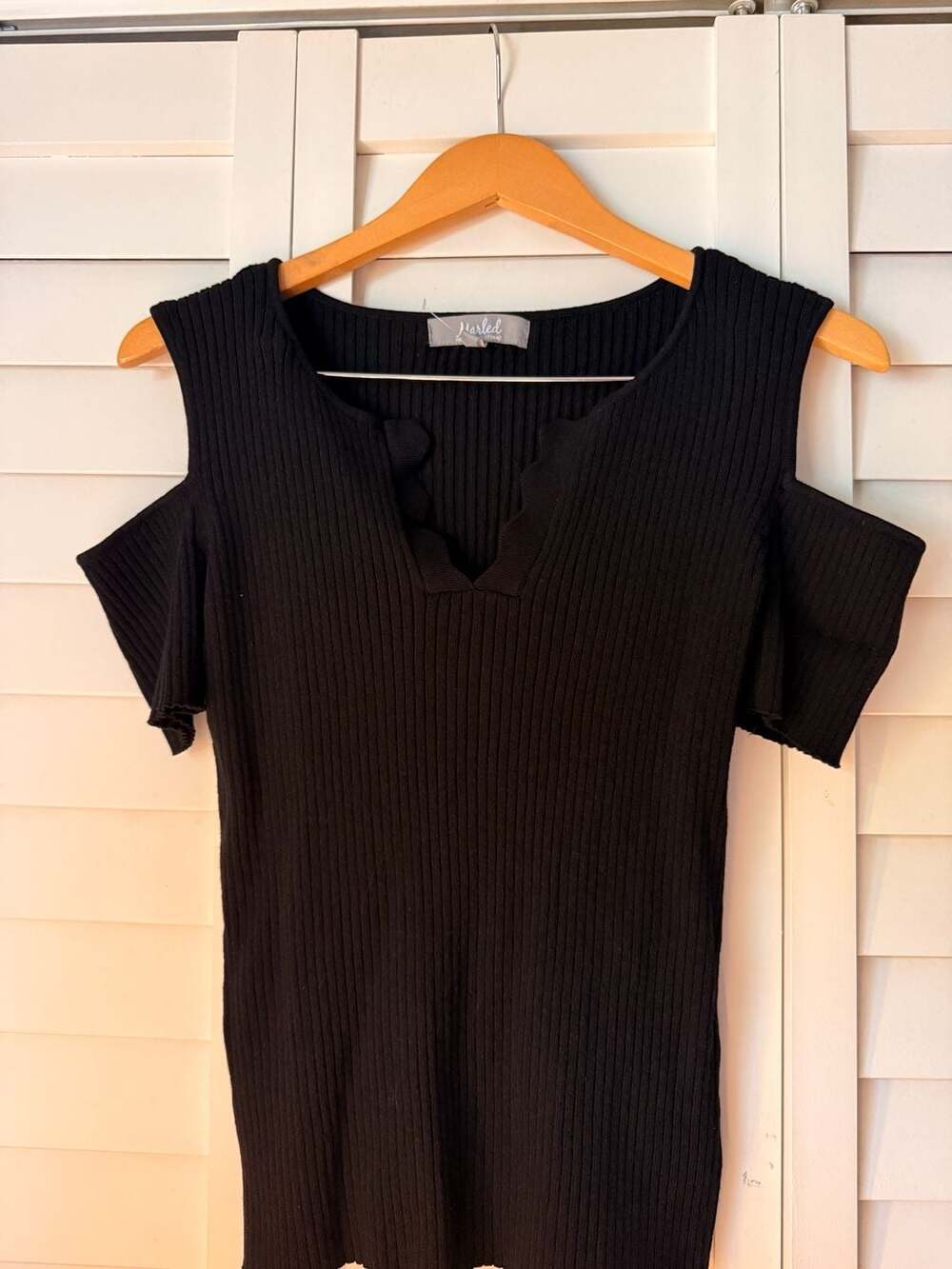Marled Reunited Clothing Black Ribbed Cold-Shoulder Scalloped V-Neck Knit Top